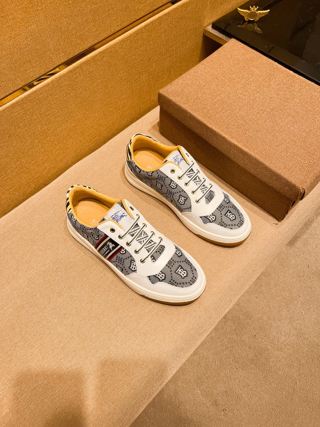 Men's shoes💰 400💰[LV]🔥Louis Vuitton, high-end men's shoes brand, official website 1:1 latest masterpiece: the upper is made of Italian imported first-layer cowhide with a comfortable and breathable lining➕original non-slip and wear-resistant outsole🔥, making walking more convenient and comfortable! An exclusive new model, a stunning work, a beautiful 1:1 replica [color] compared to the official quality! Create a fashionable personality to set off your uniqueness! A must-have for trendy men! Classic 🔥Size: 38-44 Color: 🔥 2⃣️colors available🔥.